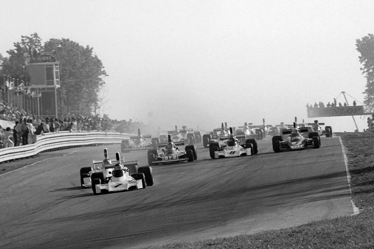 MsportXtra's tweet photo. #F1 #OnThisDay, October 6th 1974. #USGP. Emerson Fittipaldi was crowned WDC, @MarioAndretti was DSQ, Tim Schenken entered illegaly and Helmut Koinigg lost his life in a crash. Carlos Reutemann won, Carlos Pace was 2nd, James Hunt 3rd. https://t.co/SU57VA4802 #MsportXtra https://t.co/gOfYq3JbYz