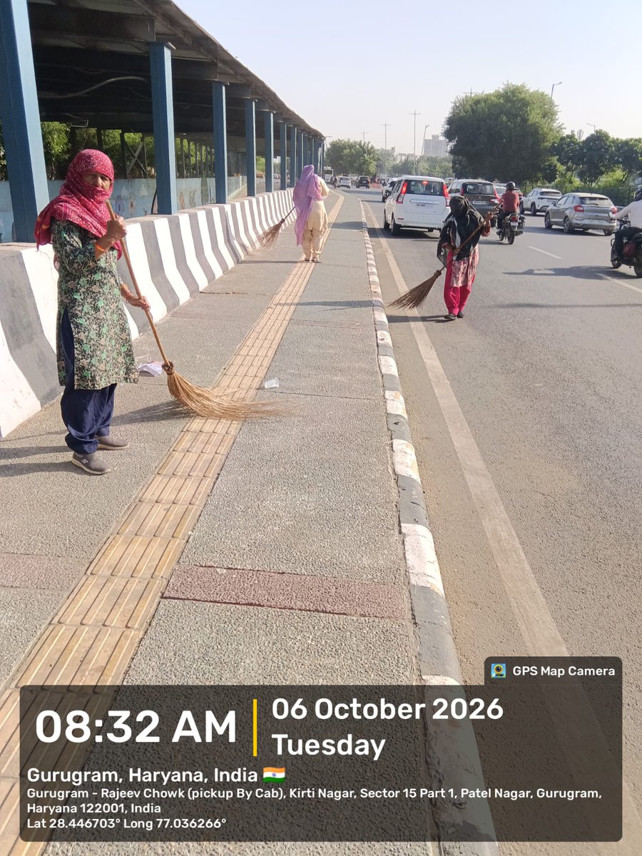 MunCorpGurugram's tweet photo. हर सुबह शहर की स्वच्छता के संकल्प के साथ MCG की टीमें मैदान में सक्रिय हैं। सड़कों एवं सार्वजनिक क्षेत्रों की नियमित सफाई के माध्यम से स्वच्छ और बेहतर गुरुग्राम की दिशा में निरंतर कार्य जारी है।

#MCG #TeamMCG #SwachhGurugram #CleanGurugram #MorningCleaning #Sanitation #OnGroundAction #CleanerStreets #BetterGurugram

@MoHUA_India @YTKDIndia @SwachhBharatGov @SwachhBharat @MoHUA_India @MoJSDDWS @cmohry @NayabSainiBJP @Rao_InderjitS @VipulGoelBJP @csharyana @DiprHaryana @PradeepIAS_HR @OfficialGMDA @CPCB_OFFICIAL @CAQM_Official