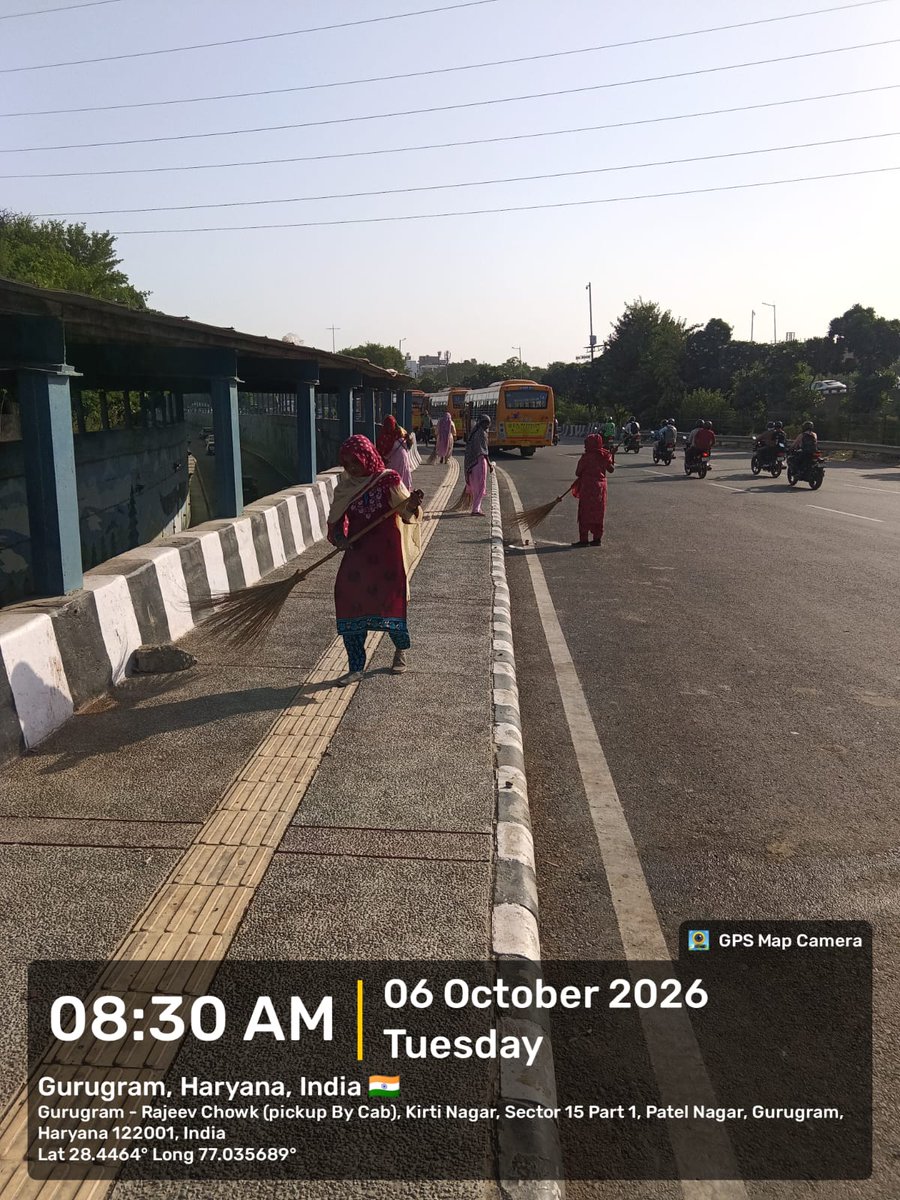 MunCorpGurugram's tweet photo. हर सुबह शहर की स्वच्छता के संकल्प के साथ MCG की टीमें मैदान में सक्रिय हैं। सड़कों एवं सार्वजनिक क्षेत्रों की नियमित सफाई के माध्यम से स्वच्छ और बेहतर गुरुग्राम की दिशा में निरंतर कार्य जारी है।

#MCG #TeamMCG #SwachhGurugram #CleanGurugram #MorningCleaning #Sanitation #OnGroundAction #CleanerStreets #BetterGurugram

@MoHUA_India @YTKDIndia @SwachhBharatGov @SwachhBharat @MoHUA_India @MoJSDDWS @cmohry @NayabSainiBJP @Rao_InderjitS @VipulGoelBJP @csharyana @DiprHaryana @PradeepIAS_HR @OfficialGMDA @CPCB_OFFICIAL @CAQM_Official