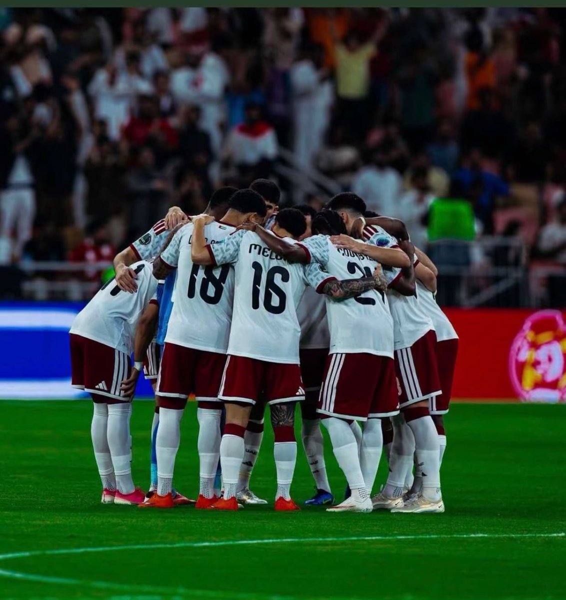 m9j999's tweet photo. يا الأبيض.. اليوم ما شي غير الكاس 
هي ليلة وطن.. والفرحة نباها إماراتية 🇦🇪

#UAEday https://t.co/JxIjUzPckK