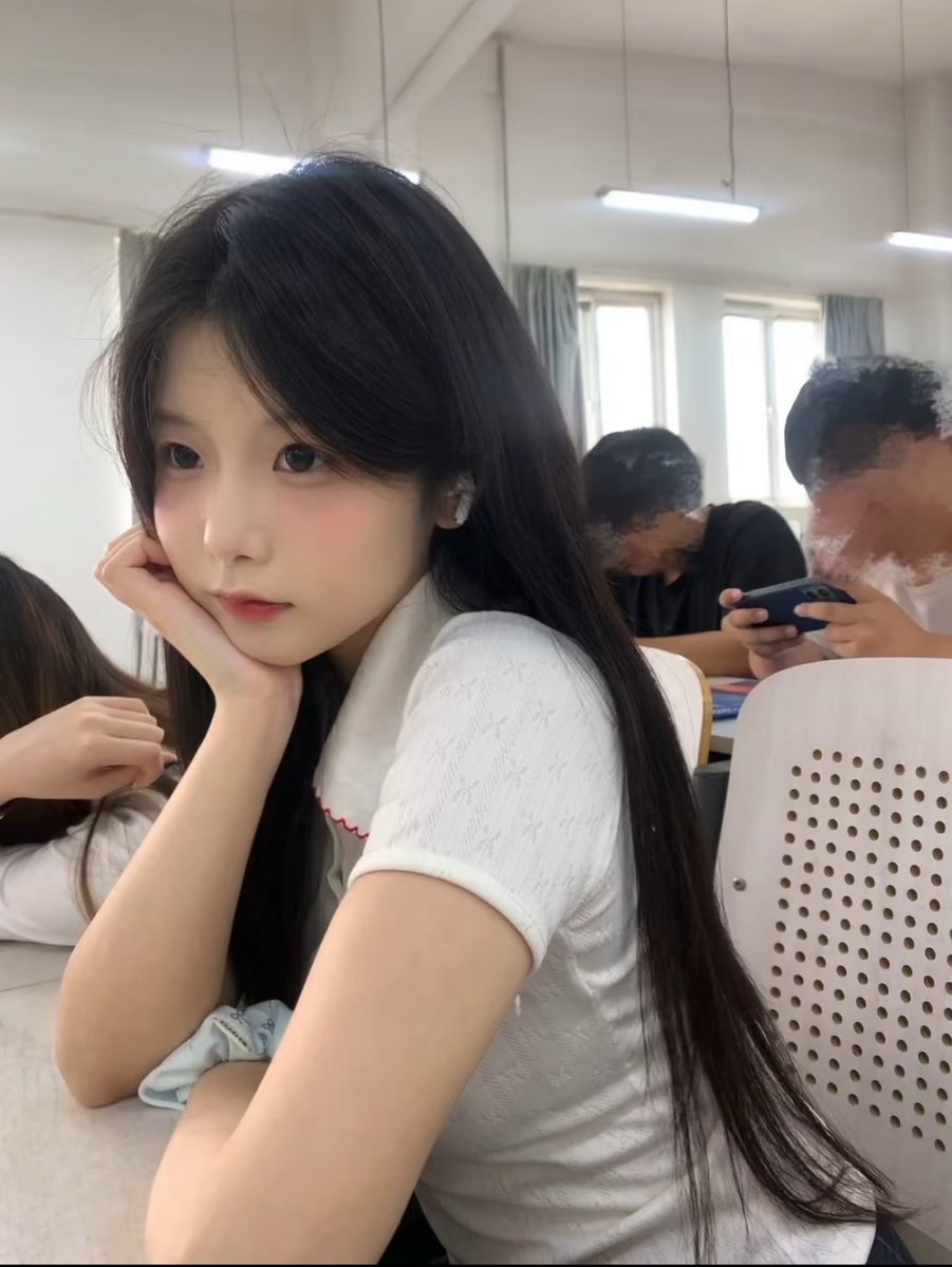 lori44vq7's tweet photo. 现在是不是13.30分、新拍的

有人想要锐评一下我15岁的福嘛😌

（拒绝人机）赶紧看，我要删了

真没有🚪流言2我真给呀 https://t.co/w9FE72GHkC