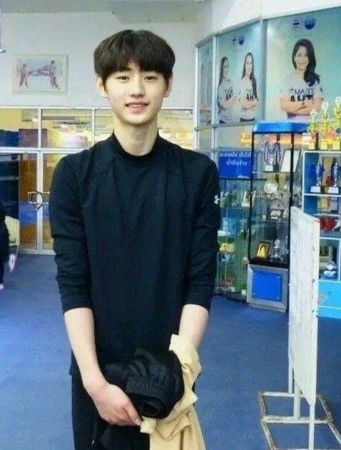 dkahsem__'s tweet photo. 딱 이시절 성후니 사진들 보면
뒤에서 인기 얼마나 많앗을지 감도 안 옴
예체능하는국대상비군인데
얼굴잘생겻고성격수줍음많은데속깊고
은근또한마디씩툭툭뱉는말들재밋고
순해가지고는ㅋ..ㅋ// https://t.co/r8gevdgS0R