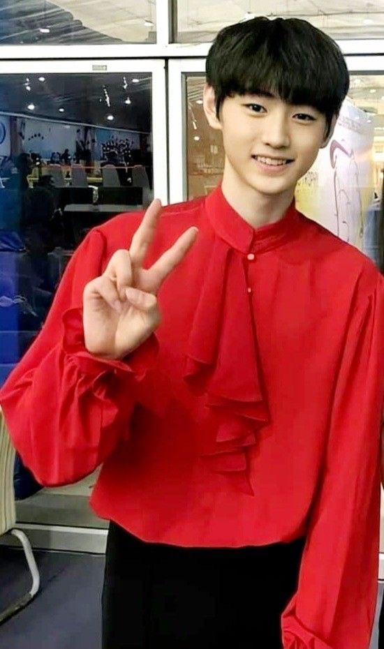 dkahsem__'s tweet photo. 딱 이시절 성후니 사진들 보면
뒤에서 인기 얼마나 많앗을지 감도 안 옴
예체능하는국대상비군인데
얼굴잘생겻고성격수줍음많은데속깊고
은근또한마디씩툭툭뱉는말들재밋고
순해가지고는ㅋ..ㅋ// https://t.co/r8gevdgS0R