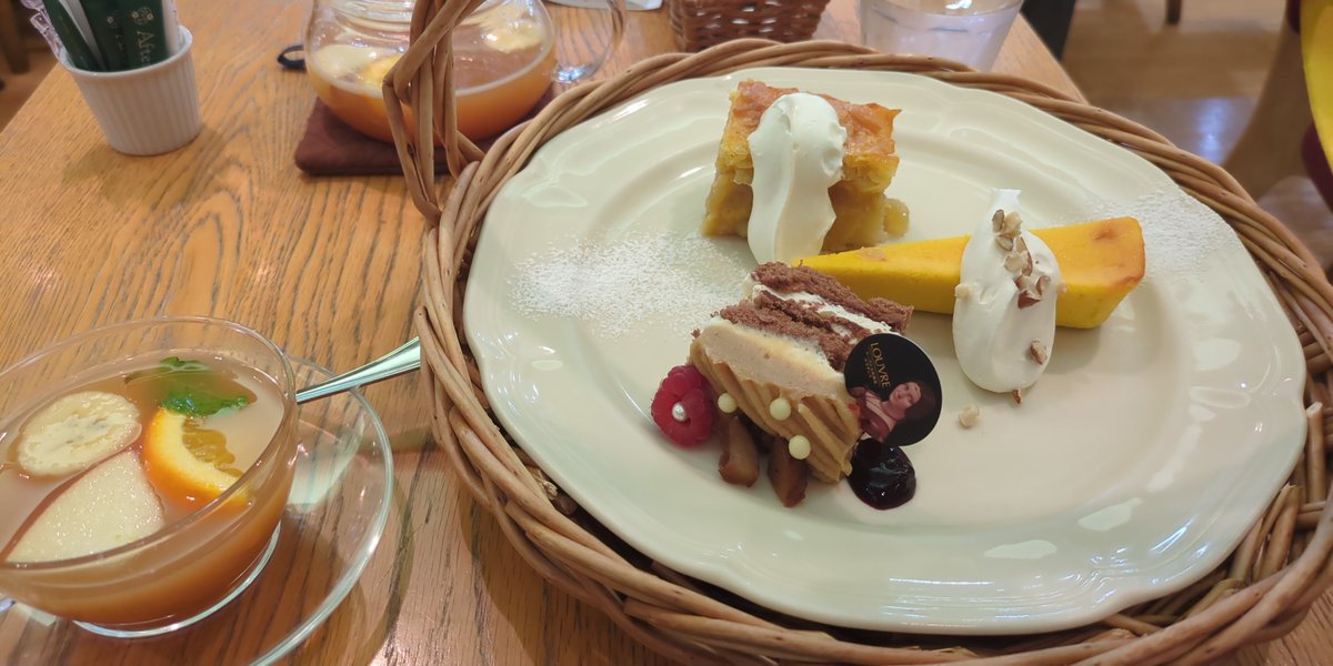 KaiShikimi's tweet photo. ちょっと用事で出てきたから、ついでにお茶してきた🥰️
𝐀𝐟𝐭𝐞𝐫𝐧𝐨𝐨𝐧𝐓𝐞𝐚で、アフタヌーンティーセット🫧🫖
フレッシュフルーツティーがサッパリしてて凄く美味しい✨️ https://t.co/tFgiemzvtb