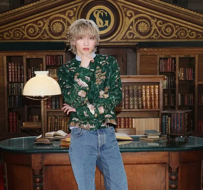 EntameHub_jp's tweet photo. フランス・パリで10月4日、メゾン ヴァレンティノの2027年春夏コレクション「ANTIBIBLIOTECA」が発表された。歴史あるサント・ジュヌヴィエーヴ図書館を舞台にした今回のショーには、世界各国から豪華なセレブリティーが集結。日本からは、なにわ男子の道枝駿佑が来場し
https://t.co/ixzDksNMhI https://t.co/Vr20SV6ea2