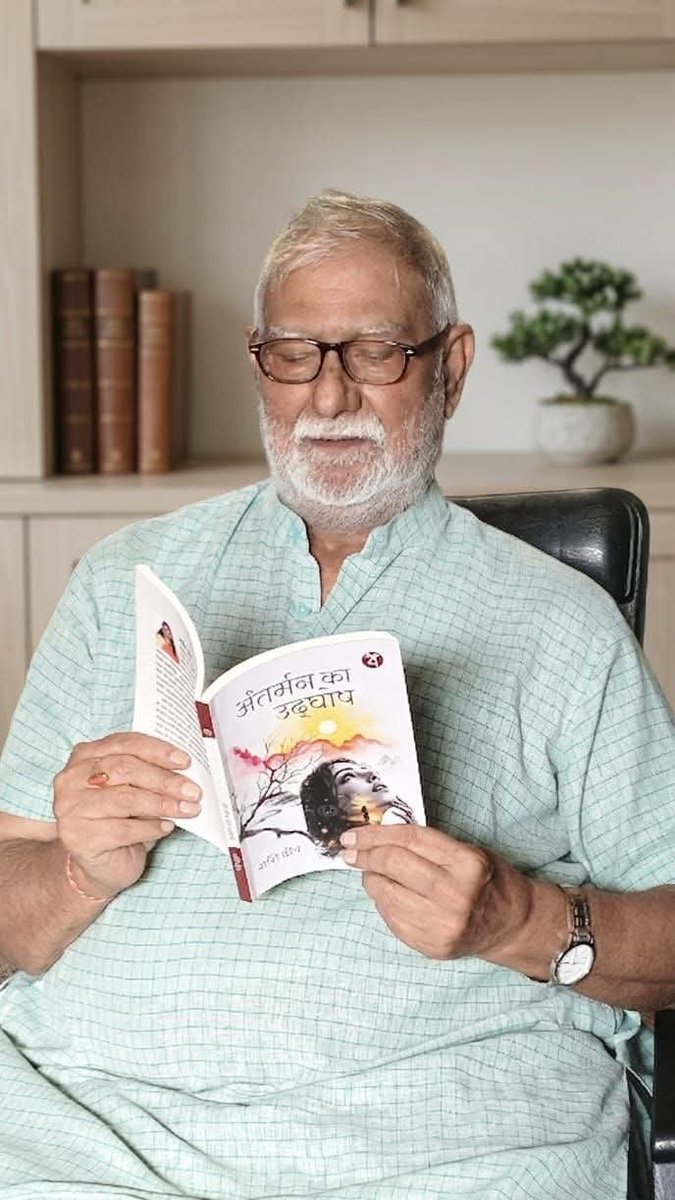 KrishnaChandr71's tweet photo. हरिभूमि के पूर्व मुख्य नगर संवाददाता, समाचार संपादक,वरिष्ठ पत्रकार, साहित्यकार आदरणीय केशव शुक्ला जी को जन्मदिन की ढेर सारी शुभकामनाएं 
सदैव आशीर्वाद बनाए रखें। https://t.co/ci9k2ymVUA