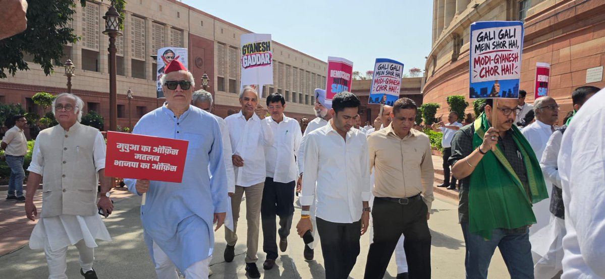 AITCofficial's tweet photo. Today, we march unitedly for one single demand: THE CEC MUST RESIGN.
There has been enough foul play in the name of elections under Gyanesh Kumar’s watch and it’s time to bring an end to all such atrocities.
The Opposition can no longer be silenced. https://t.co/3tXe8J1QJO