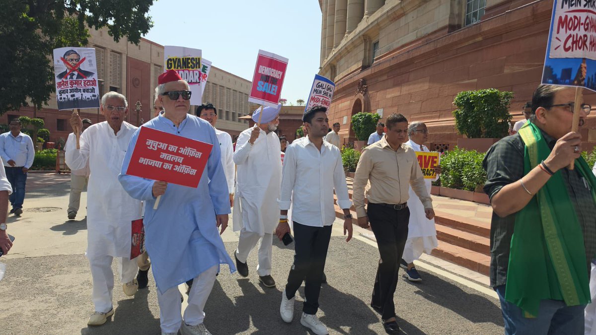 AITCofficial's tweet photo. Today, we march unitedly for one single demand: THE CEC MUST RESIGN.
There has been enough foul play in the name of elections under Gyanesh Kumar’s watch and it’s time to bring an end to all such atrocities.
The Opposition can no longer be silenced. https://t.co/3tXe8J1QJO