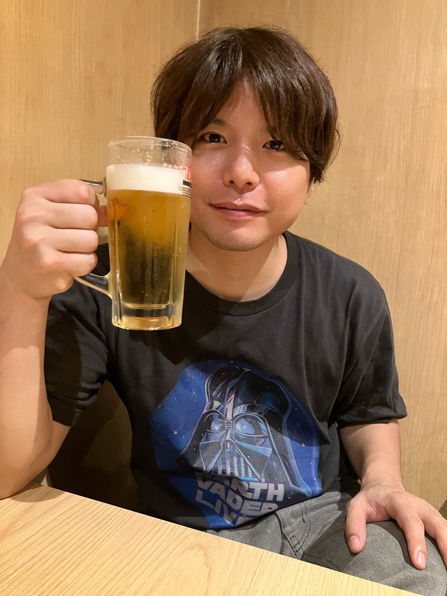 ongaku_to_hito's tweet photo. 【#音楽と人 11月号 発売中】

連載「仲村宗悟のあっり乾杯！」
変わったメニュー、ユニークな店内――個性的で魅力的な場所へ行き、トークに花を咲かせるコラム

今月は三軒茶屋の呑み屋街にある居酒屋「ちさとちゃん」へ。会話は対バンライヴ後のとある出来事について。

#仲村宗悟
@ShugoAbc https://t.co/TnYuV93XK2