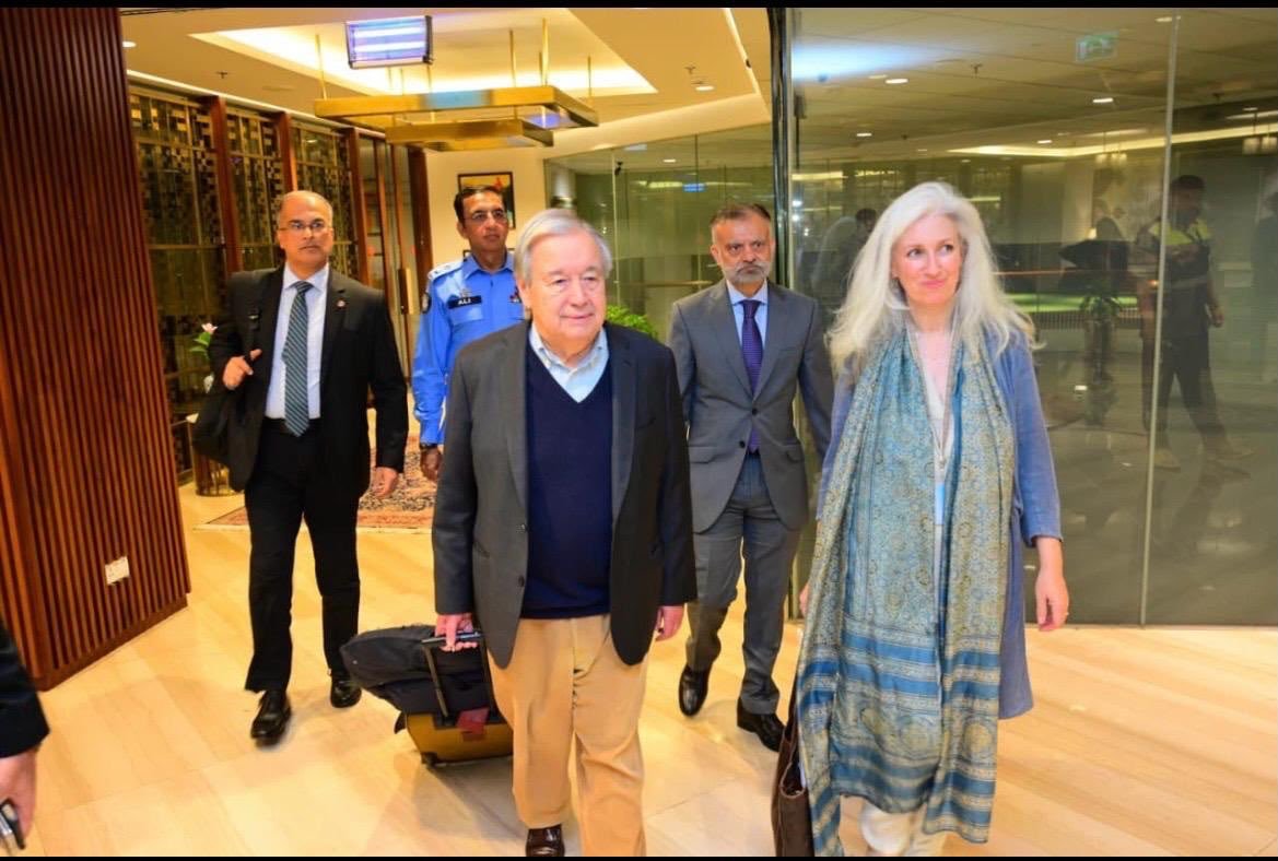 SaifSolicitor's tweet photo. 🚨🚨🚨 بریکنگ نیوز
یونائٹڈ نیشن کے سیکرٹری جنرل اسلام اباد پہنچ گئے

اسٹیبلشمنٹ نے گوہر شیخ وقاص اسد قیصر شاندانہ گلزار اور دیگر نارنجی مافیا کو خاموش رہنے کے احکامات جاری کر دیے https://t.co/YhQTkrxAYd