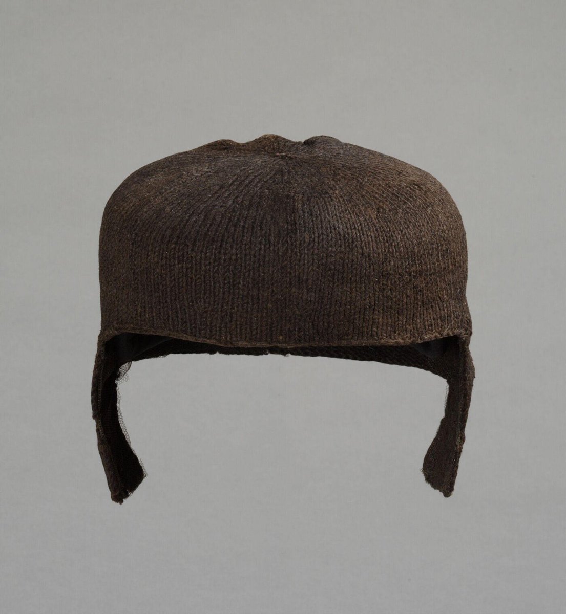 TudorAge1973's tweet photo. #TudorTuesday
Cap
1500-1550
London
Wool, hand-knitted, fulled
This closely knitted woollen cap or coif could have been worn by a man or woman and been very warm and waterproof, protecting both the neck and ears with flaps.
In the collection of the V & A Museum, London.
#Cap #WoollenCap #WoollenCoif #Headwear #Wool #London #Tudors #History