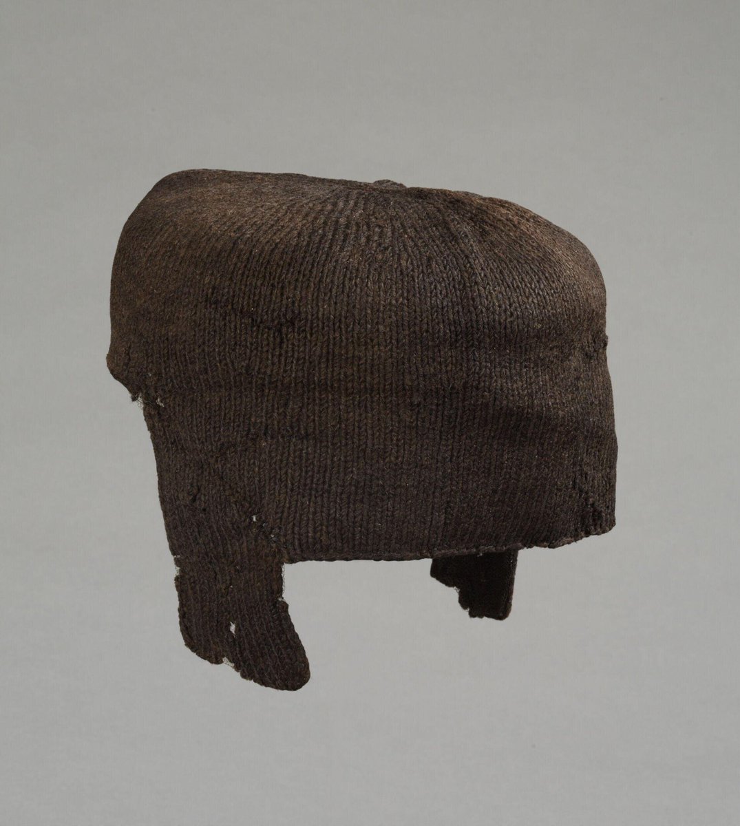 TudorAge1973's tweet photo. #TudorTuesday
Cap
1500-1550
London
Wool, hand-knitted, fulled
This closely knitted woollen cap or coif could have been worn by a man or woman and been very warm and waterproof, protecting both the neck and ears with flaps.
In the collection of the V & A Museum, London.
#Cap #WoollenCap #WoollenCoif #Headwear #Wool #London #Tudors #History