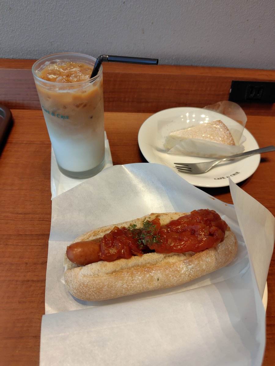 aran_merybell's tweet photo. 毎日の病院通いのご褒美に、病院のカフェでチーズケーキも付けて🤭

順調なら、相方は明後日には退院予定なので、面会もあと2回‼️

まぁ、退院しても2週間事に点滴通院なのだけどね💦 https://t.co/XnvTKRwVRC