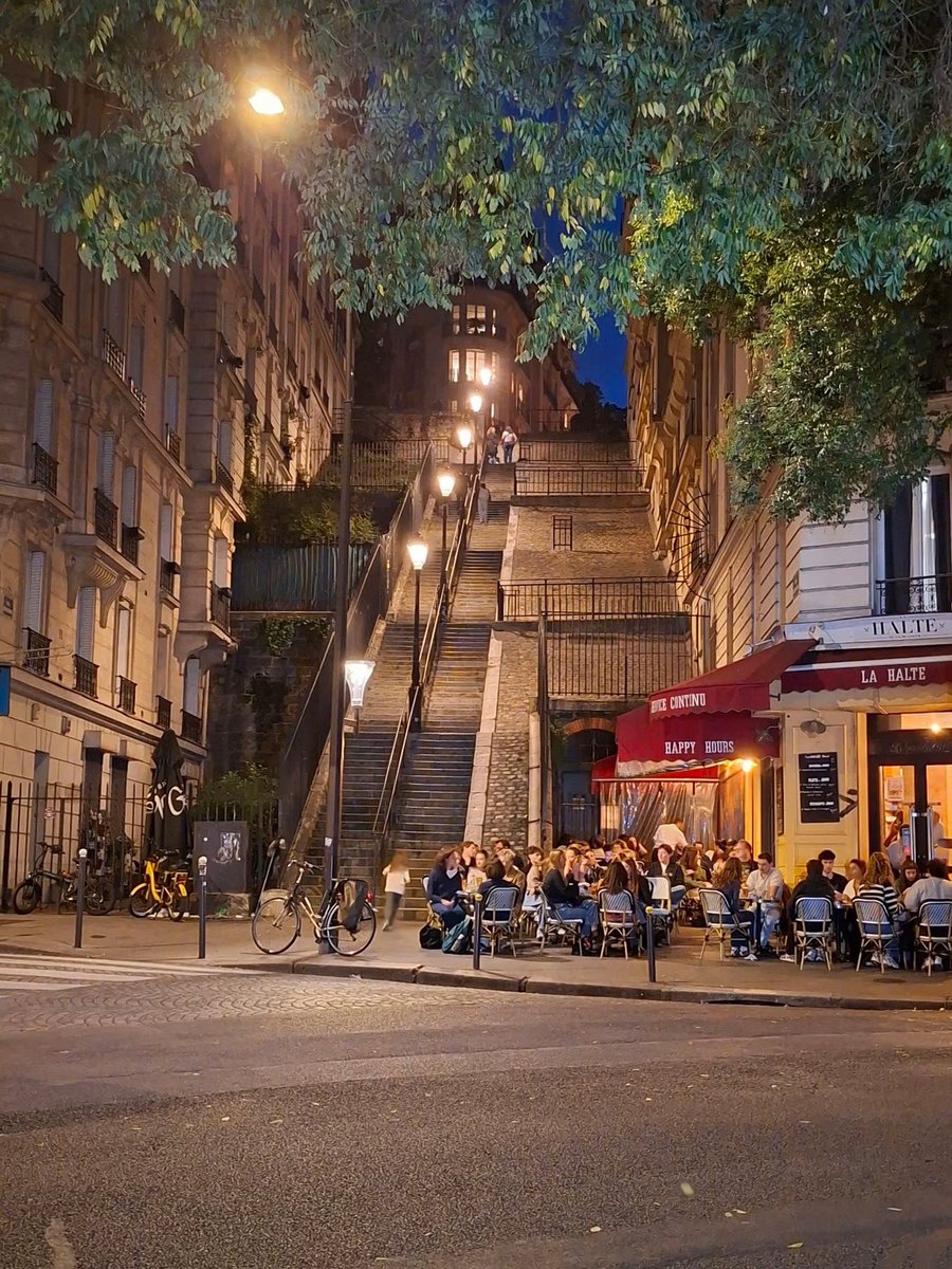 WildscapeWonder's tweet photo. Montmartre France 🇫🇷 https://t.co/TN6V8PaoiB