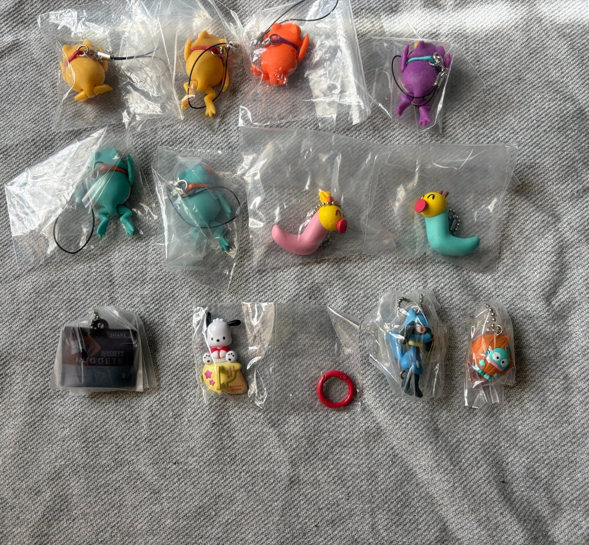 1121_Hsm's tweet photo. 譲渡
ガチャガチャ
めじるしアクセサリー
めじるし
ストラップ

おさんぽカエル
ニャッキ
ポケモン
サンリオ
HUNTER×HUNTER
映画泥棒
グルーミー
求
1点300円＋送料
まとめて優先
PayPay、ゆうちょ対応可能です。
検索からでもお声がけください。 https://t.co/0c4mB7HJvC