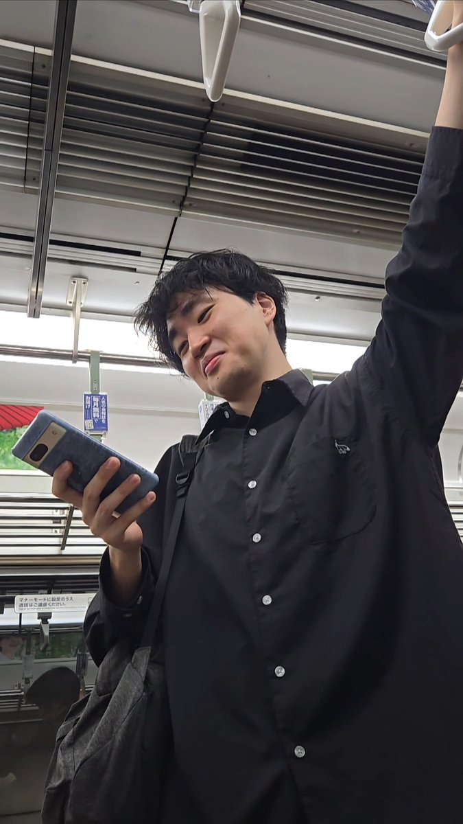 y_miyasaka's tweet photo. 集団ストーカーです。
（入れ替わり立ち替わり）

席が空いているのに、ずっとこちらの前に立ってカメラを向けてきます。

こちらがカメラを向け返すと、ニヤニヤ笑い出しました。

地下鉄・今出川駅に止まったタイミングで乗務員に「盗撮されてます」と言ったところ走って逃げて行きました。

京都市交通局さん：@kyotocity_kotsu 
警察庁さん：@NPA_KOHO
防犯カメラの確認をお願いします。
逮捕して下さい。

ちなみに犯人が逃げて行った改札でも、駅員さんに話しました。

【証拠公開の法的根拠】
・本投稿は、執拗な組織的ハラスメントに対する自衛および証拠保全を目的としています
・​公共の場での違法行為（付きまとい等）の記録であり、肖像権の侵害には当たりません
・​被害継続を防ぐための「正当防衛（民法７２０条）」としての公開です