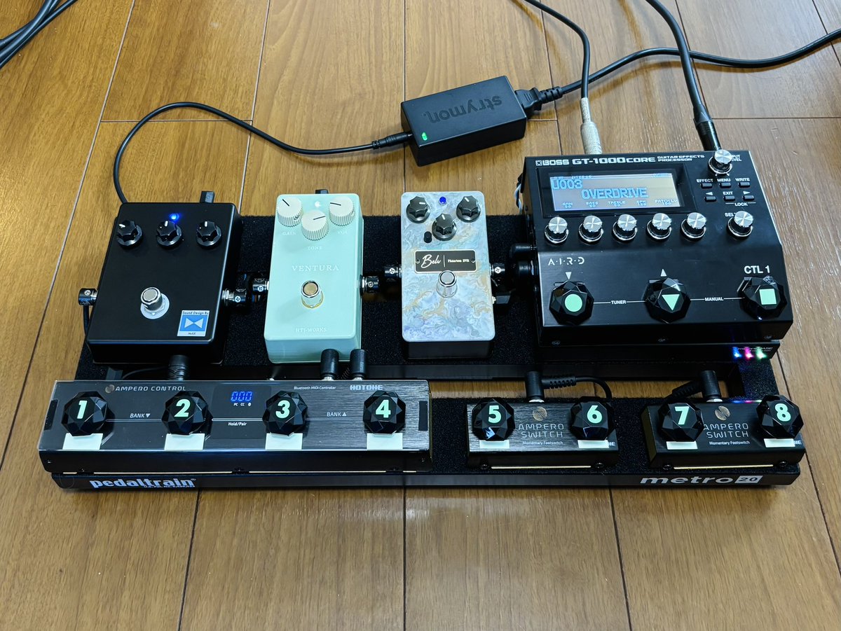 imo_watch's tweet photo. 今っぽくまとまったボードが組めました。
OneControlの蓄光スイッチハットが見やすくて良いです。
BelvをaddCBFしたい
#エフェクターボード2026秋
#phantomEVR #OneControl #gagogogo https://t.co/qM7iWUQHZq