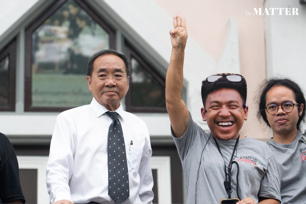 thematterco's tweet photo. วันนี้ (6 ต.ค.) มหาวิทยาลัยธรรมศาสตร์จัดงานรำลึก ครบรอบ 50 ปี 6 ตุลา โดยอธิการบดีธรรมศาสตร์ ศ.ดร.ศุภสวัสดิ์ ชัชวาลย์ พร้อมผู้เข้าร่วมงานได้ยืนไว้อาลัยแด่ผู้เสียชีวิต ต่อด้วยพิธีวางพวงดอกไม้รำลึกวีรชน ซึ่งได้มีตัวแทนของพรรคการเมืองต่างๆ ได้เข้าร่วมงานในวันนี้ด้วย

#6ตุลา #50ปี6ตุลา #ลบมรดกรัฐประหาร6ตุลา