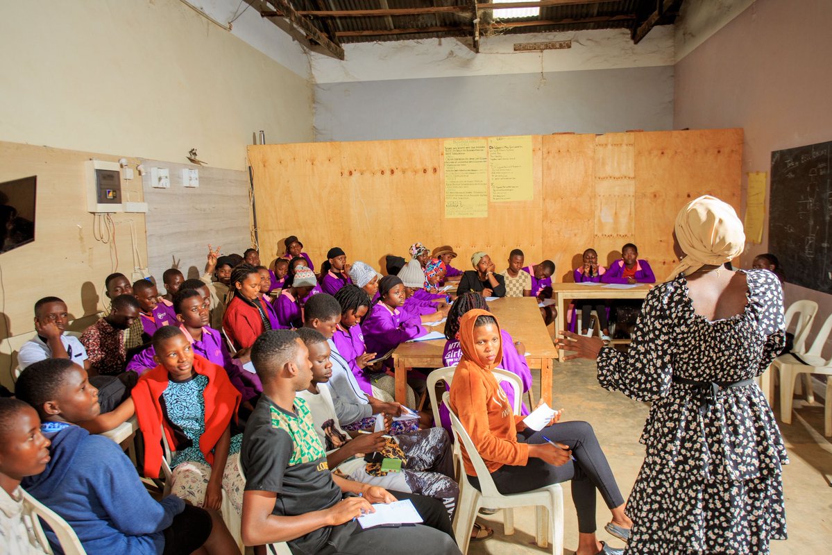 smartgirlsug's tweet photo. We teach girls how to use a wrench, wire a circuit and build with their hands.

But there are other things every girl should know how to recognise.

Control isn’t love. Threats aren’t normal. Violence isn’t discipline.

Knowing the signs of GBV is a skill too.

#EndGBV #SmartGirlsUganda
