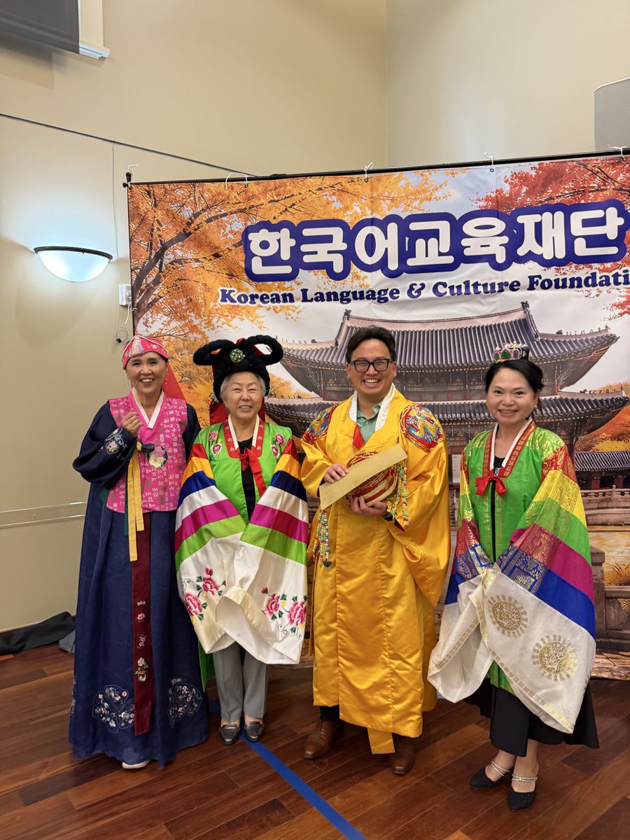 chungforchange's tweet photo. Celebrating Korean alphabet but your head is too big for the royal headpiece 😂 https://t.co/WRj2b3cPrb