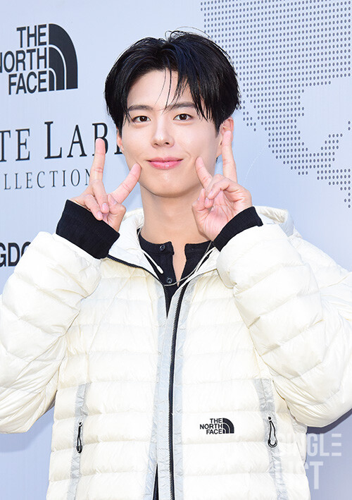 slist2015's tweet photo. [포토] 박보검 '보검표 볼하트'

#박보검 
#배우박보검 
@BOGUMMY
#朴寶劍 #ParkBoGum 
⬇️관련기사⬇️
https://t.co/IaGXrSxJg1 https://t.co/UKPp6LMEt6