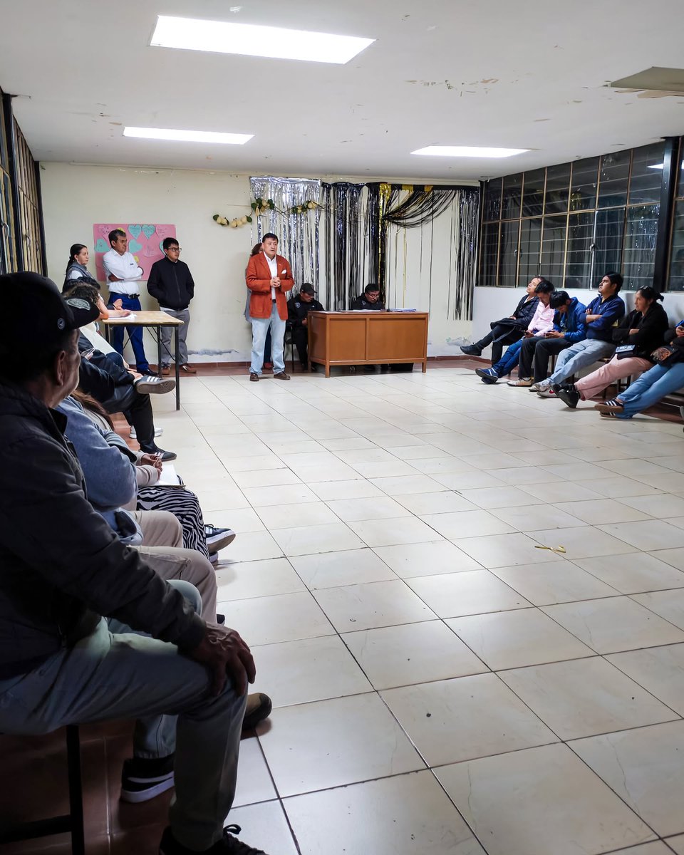 Cesar_DiazA's tweet photo. Compartiendo y escuchando las necesidades e inquietudes con los vecinos de la Liga deportiva de Ponceano Bajo @maugepinos #quitoecuador #ponceano #nortedequito #seguridad https://t.co/Psj3ghL79F