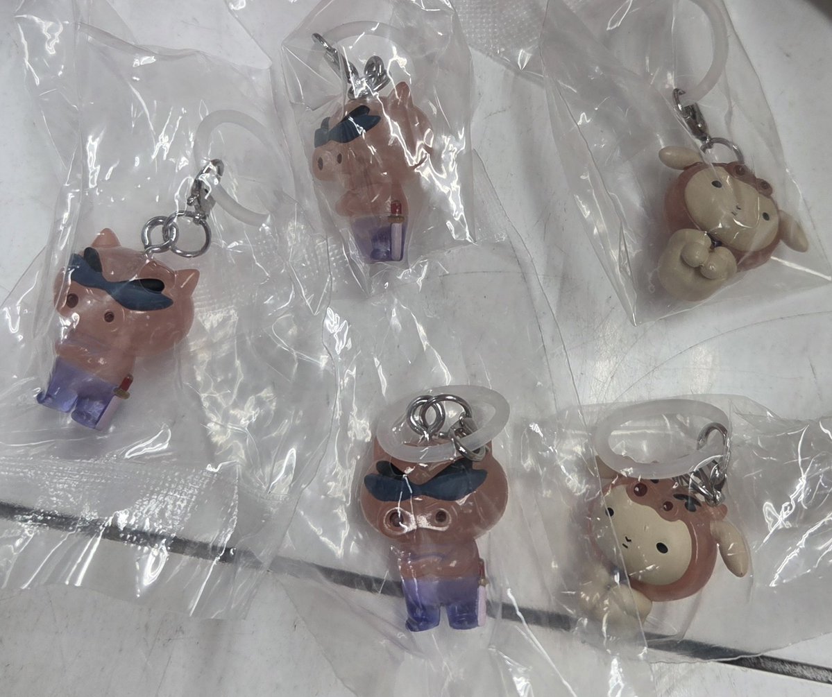 hc8vq's tweet photo. クレヨンしんちゃん めじるしアクセサリー 交換 

求 しんちゃん2 、 ひまわり1

譲 ねねちゃんうさぎ  、ぶりぶりざえもん

お声掛けお待ちしております🙇‍♀️ https://t.co/3HrsQJgo3l