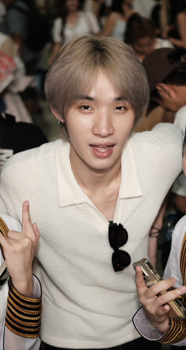 palapunch__'s tweet photo. ลุคไปหาบัณฑิตวันนั้นคือ ㅠ ㅠ ㅠ ㅠ ใครเข้าใจบ้าง

#hongshihoshi https://t.co/ZcLr9nFctY