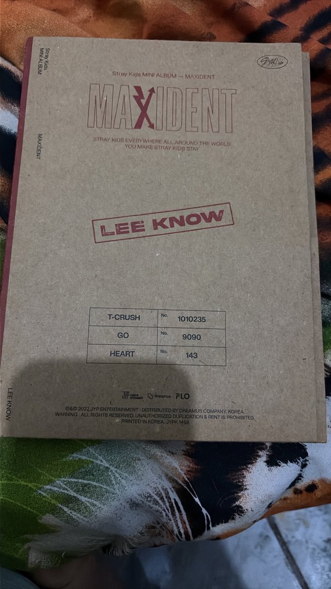 Linoyaatuan's tweet photo. WTS Album straykids Take all 1.5 Aja bisa oren. Semua masih full set beserta poster dan isi isinya kalo mau langsung dm aku ya. Bantu repost ya stay thankyou, aku lagi BU banget.

Dear  @stayselling caranya biar bisa kamu bantu repost itu gmn ya😭 https://t.co/SMI6EzKX2m