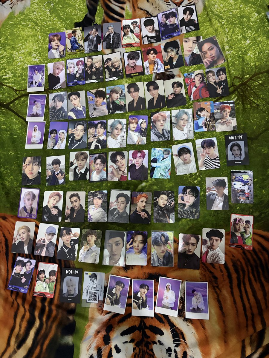 Linoyaatuan's tweet photo. WTS Album straykids Take all 1.5 Aja bisa oren. Semua masih full set beserta poster dan isi isinya kalo mau langsung dm aku ya. Bantu repost ya stay thankyou, aku lagi BU banget.

Dear  @stayselling caranya biar bisa kamu bantu repost itu gmn ya😭 https://t.co/SMI6EzKX2m