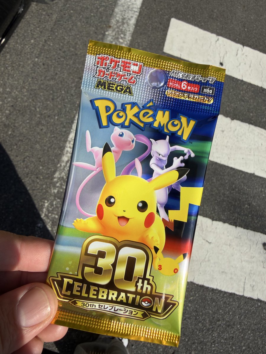 shinki26uvwd's tweet photo. 倉敷のセブンで久々に30thポケカ
見つけた👀✨ https://t.co/4ohvu1Zh26