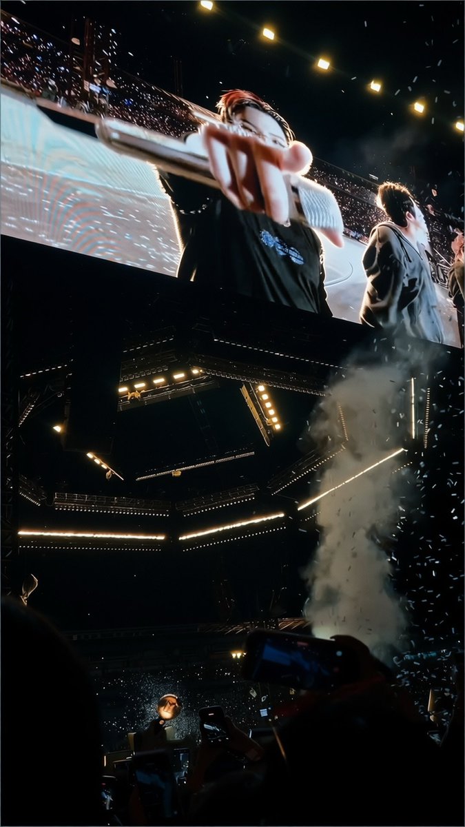 Kikisdiarytv's tweet photo. Top 3 de mis fotos favoritas TOMADAS POR MI del D2 en Bogotá 💜😭 https://t.co/3GVnGHWOhn