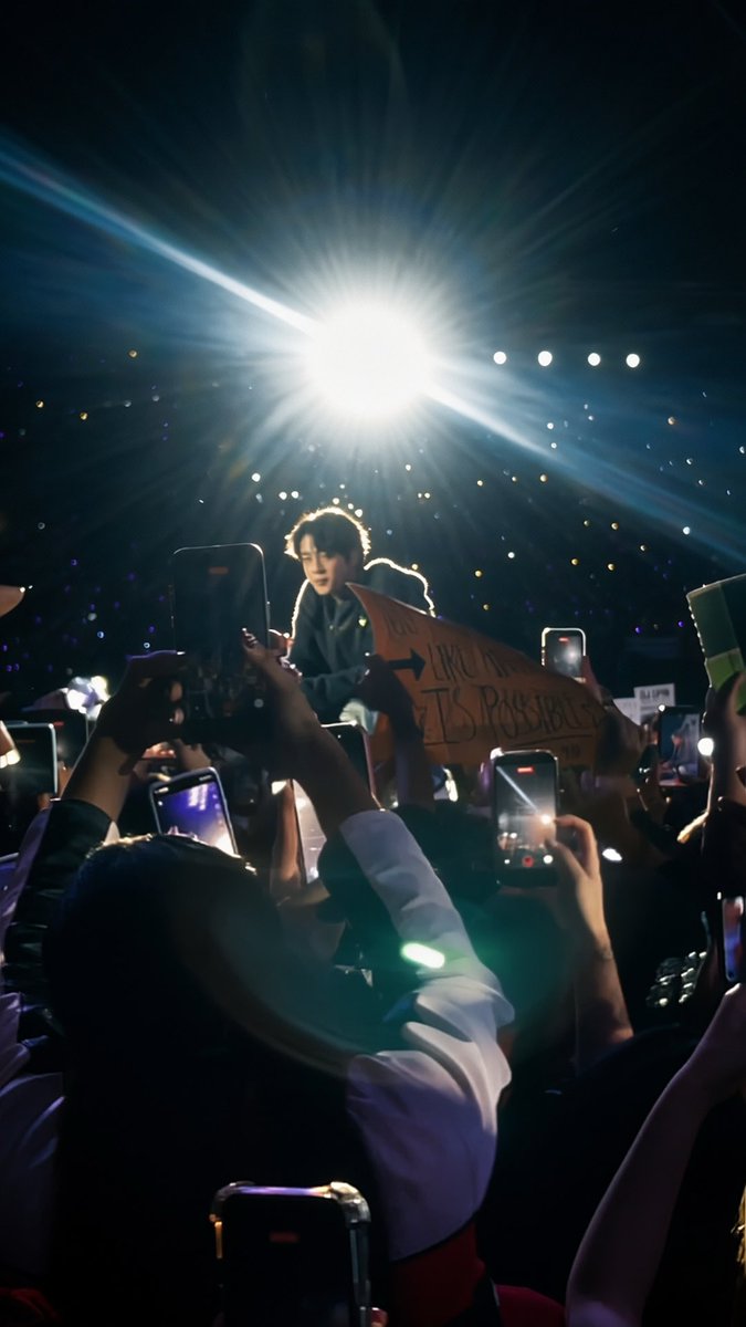 Kikisdiarytv's tweet photo. Top 3 de mis fotos favoritas TOMADAS POR MI del D2 en Bogotá 💜😭 https://t.co/3GVnGHWOhn