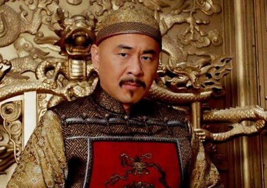 zhenhuanjie's tweet photo. when the emperor is an old asf 老头 &amp; not played by 小鲜肉.... that's when u KNOW the drama is good https://t.co/ABTUFRmf4H