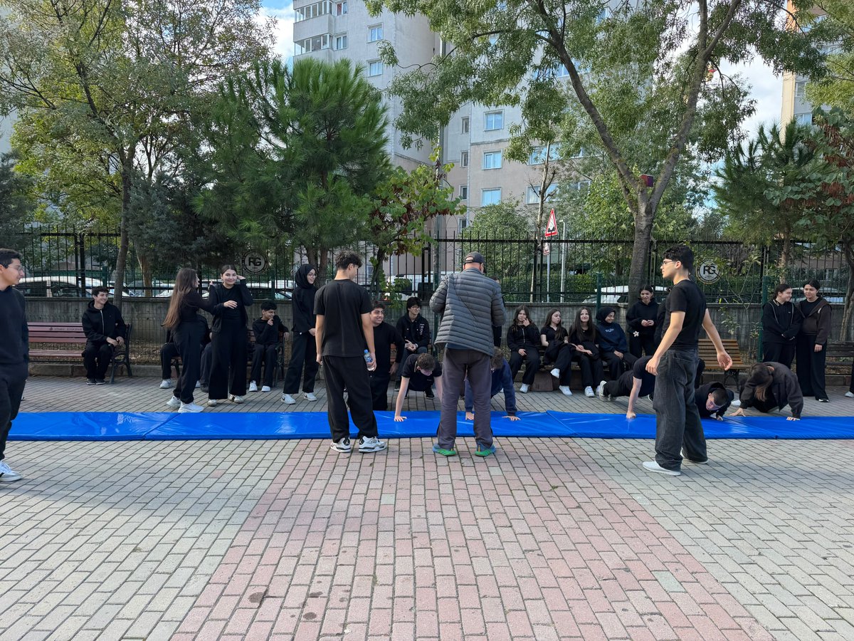 RGAL_34's tweet photo. Bakanlığımız tarafından öğrencilerimizin fiziksel uygunluk düzeylerini belirlemek ve sağlıklı yaşam konusunda farkındalıklarını artırmak amacıyla uygulanan “Sağlıkla İlgili Fiziksel Uygunluk Karnesi” programı, Beden Eğitimi ve Spor Öğretmenlerimiz tarafından gerçekleştirildi. https://t.co/GS6WhVbxcE
