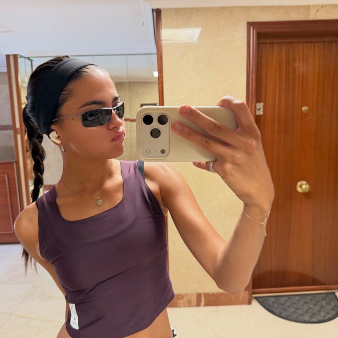reificco's tweet photo. My mirror selfie agenda. 🤍 https://t.co/zKfuCr3gTx