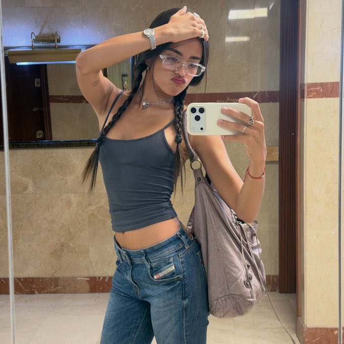 reificco's tweet photo. My mirror selfie agenda. 🤍 https://t.co/zKfuCr3gTx