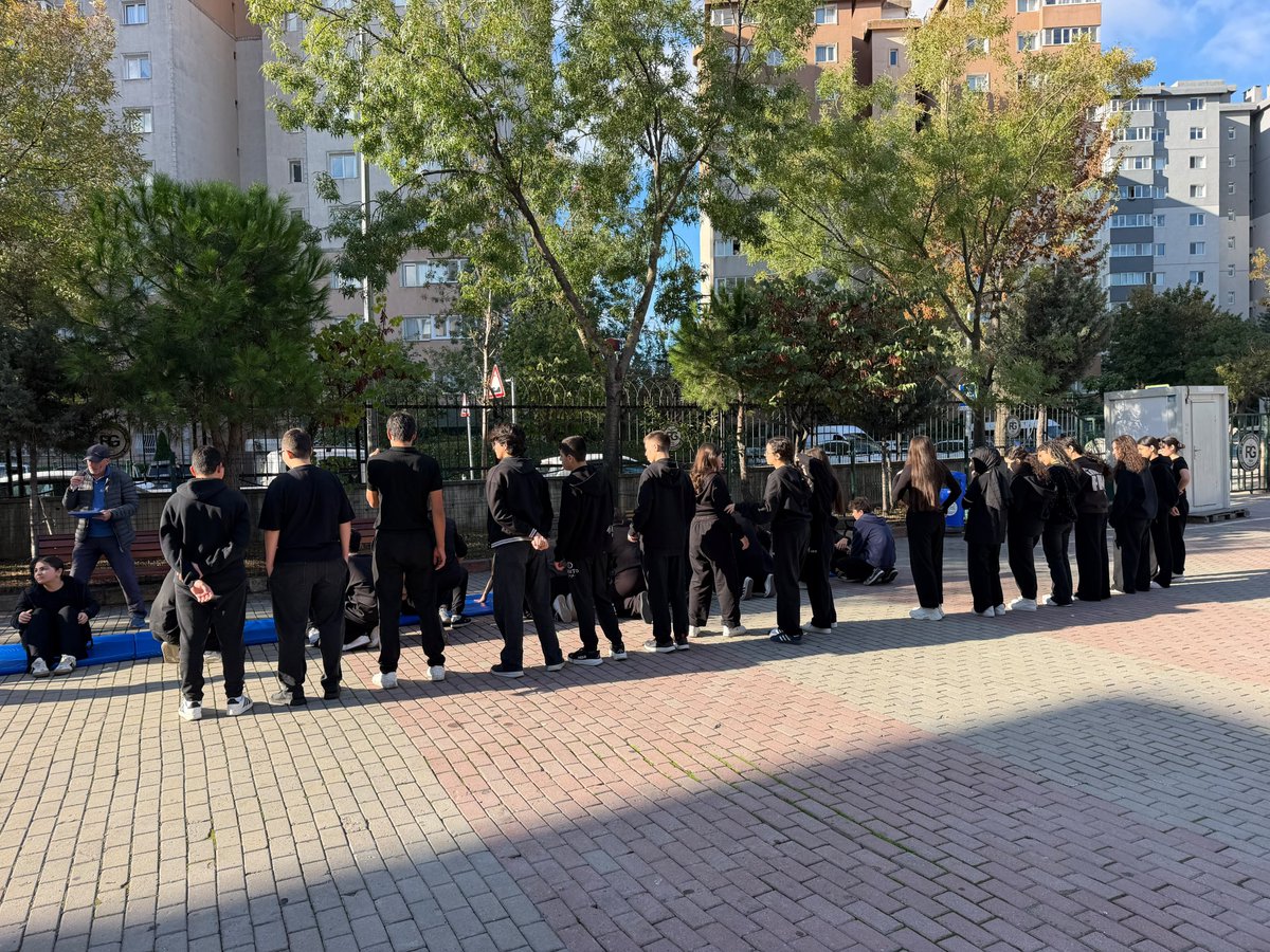 RGAL_34's tweet photo. Bakanlığımız tarafından öğrencilerimizin fiziksel uygunluk düzeylerini belirlemek ve sağlıklı yaşam konusunda farkındalıklarını artırmak amacıyla uygulanan “Sağlıkla İlgili Fiziksel Uygunluk Karnesi” programı, Beden Eğitimi ve Spor Öğretmenlerimiz tarafından gerçekleştirildi. https://t.co/GS6WhVbxcE