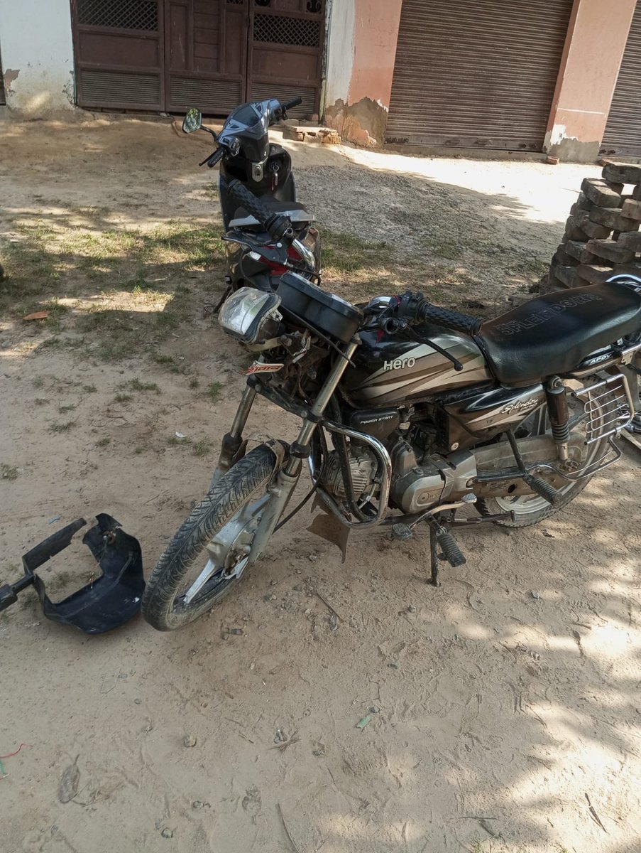 ram_ladate's tweet photo. @firozabadpolice
@112UttarPradesh @Uppolice @adgzoneagra @igraigragra 
महोदय, आज दिनांक 06/10/2026 को सुबह लगभग 06:40 बजे आइडियल स्क���ल व यूरो स्कूल के बीच, करहल रोड (थाना सिरसागंज) पर एक अनियंत्रित लोडर द्वारा बाइक में टक्कर मारकर फ़रार होने (Hit &amp; Run) का मामला सामने आया है https://t.co/YE370X18oi
