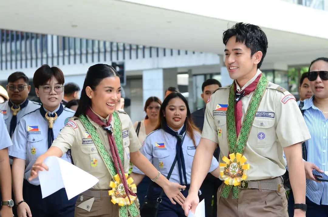 elainnehp's tweet photo. Eh yung naki-marshall yan sya para kay Kuya hahahah cute nyo!!

#DavidLicauco #ShuveeEtrata #BSP https://t.co/i7nj9Te32C