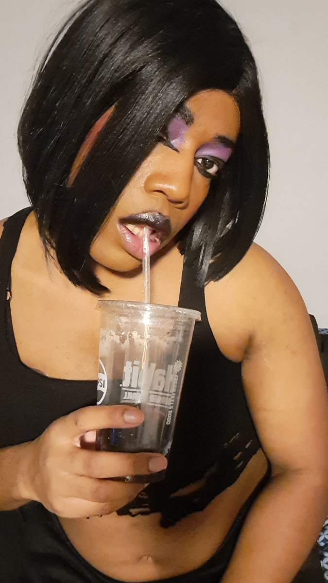 MidnaMoon69's tweet photo. Sipping your soft drink
#gothgf #tgirl #gothgirl https://t.co/NVkD3nF7BV