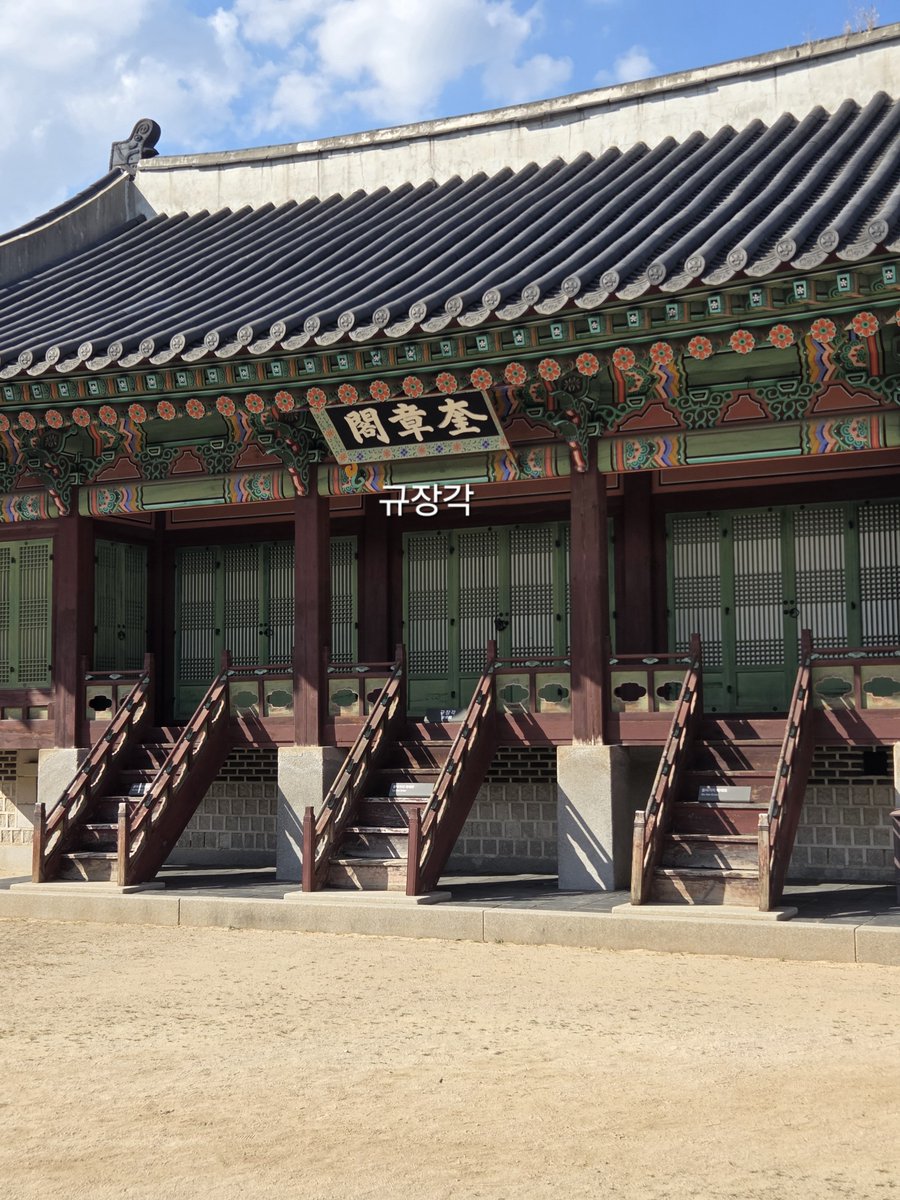zzinmandu_ tweet picture