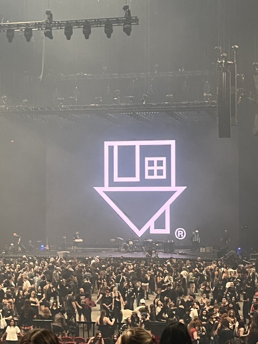 DiscordTUnknown's tweet photo. me like NBHD concert🤤🤤🤤🤤
#theneighbourhood
#NBHD
#theNBHD https://t.co/xIYDK6UCH5