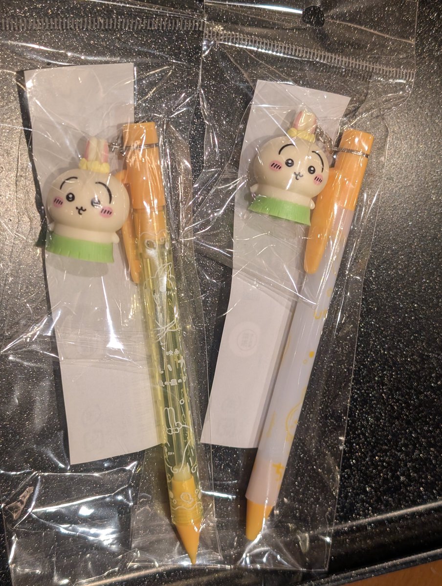 wn08223090's tweet photo. 買って貰ったお気に入りのうさぎのシャープペン仕事中に(品出し)無くなってしまった💦
テンション下がるし泣きそうだったけど、それを伝えたらポールペンまで一緒にプレゼントしてくれた- ̗̀🎁 ̖́-
うさぎだから元気過ぎて何処か行っちゃうのかな〜？
今度は無くさないようにしないとね！ https://t.co/X3WSrg3caG