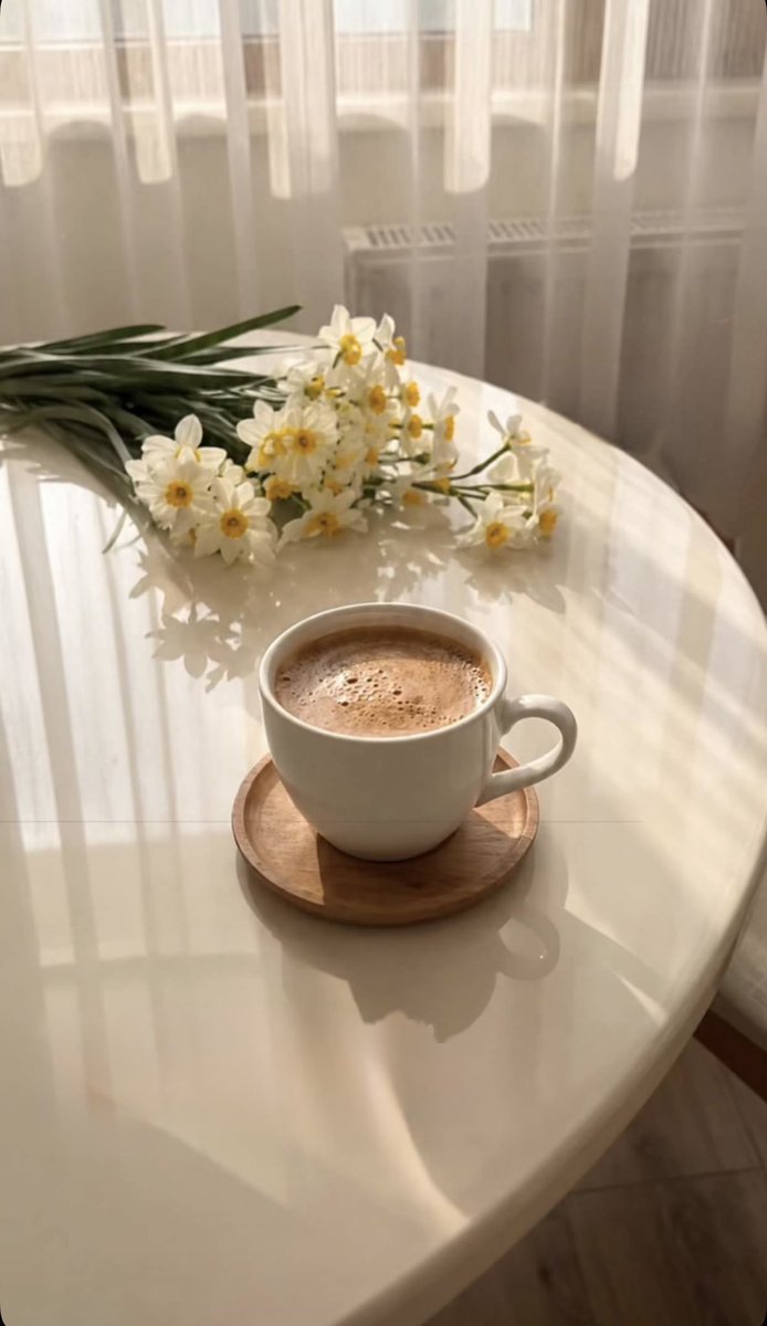2012_umfaisal's tweet photo. السعادة لا تتعلق بوجود كل شيء بل تتعلق بتقدير اللحظات الصغيرة.☕️🌸 https://t.co/4SWEo7j4Kf