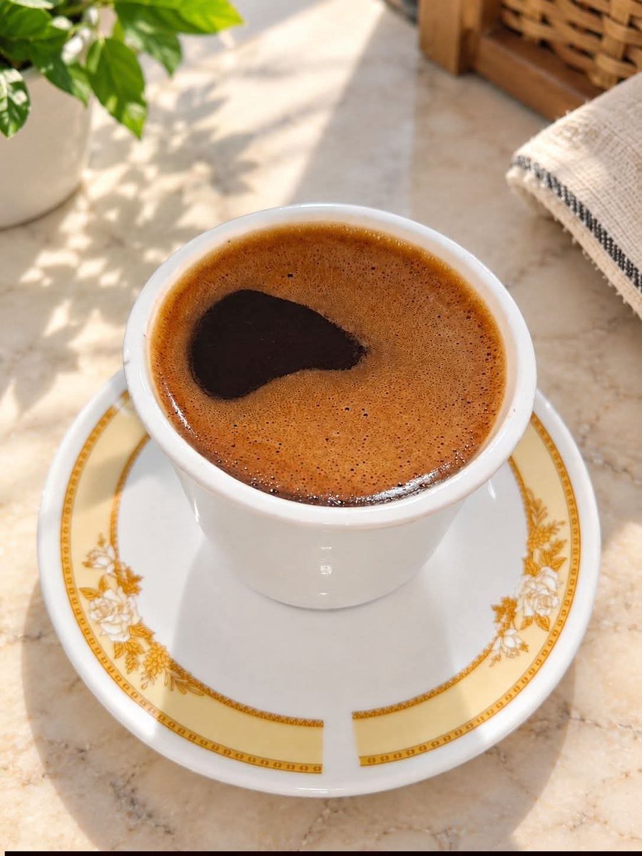 ahlawarrda's tweet photo. صباح الخير 💞💞
لرائحة القهوة وللهدوء الصباحي الذي يسكننا 
صباحكم سعادة ☕❤ https://t.co/UwASRPwlCy