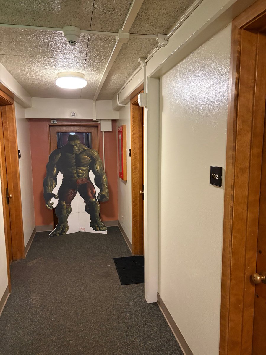 W4rner67's tweet photo. hb jus told me his dorm outta frame😭 https://t.co/nHwnFqM7p0