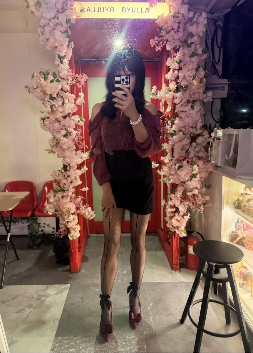CDseahsarah's tweet photo. 내 다리에 내가 반했지 뭐야?❤️‍🔥

I’m kind of in love with my own legs. 😂

#시디
#크로스드레서
#crossdresser
#crossdressing
#trans
#여장
#러버
#CD
#男の娘 https://t.co/QePq7o9bNK