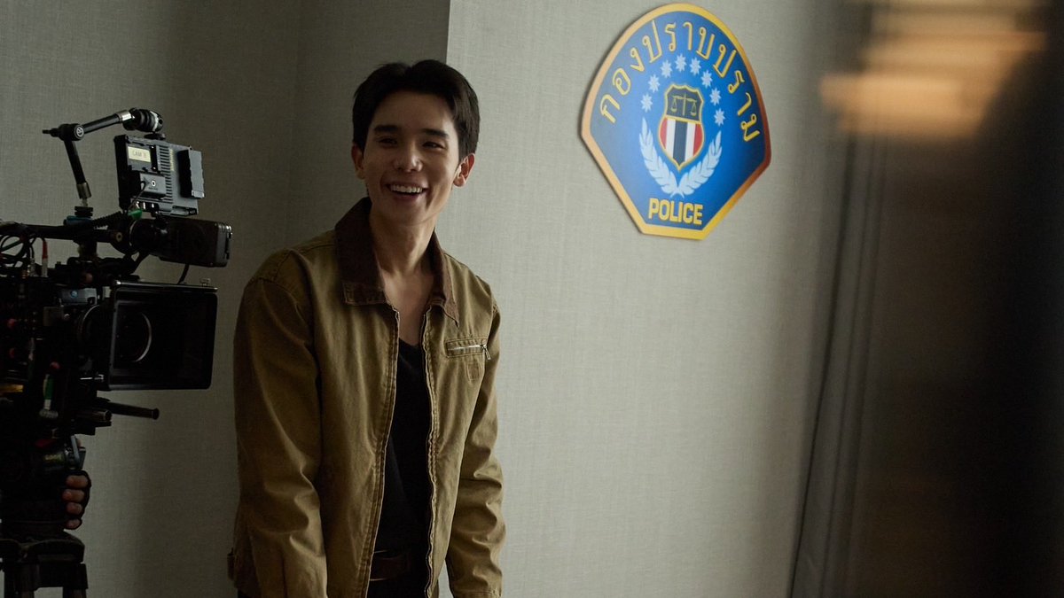AlwaysSaveYouTH's tweet photo. ไม่มีถ่ายแต่เอายิ้มป้องปืนมาฝาก #IWillAlwaysSaveYou https://t.co/vzgh7iJi2J