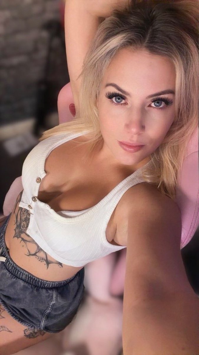 theleawayy700's tweet photo. Live on kick 
Come join me 😇❤️
https://t.co/wxgY7AFAhD https://t.co/xcWgUWQwnn